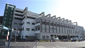 環南一期市場完工試營運啟用約42年的台北市環南市場，第一期改建工程歷時約3年完工，舊有1055攤商完成進駐，12日全館試營運，導入新式營運模式及採買需求，硬體改善將停車空間納入考量，包括4樓至6樓規劃為停車場，可供740個停車格給採買民眾使用。中央社記者張皓安攝  109年2月12日