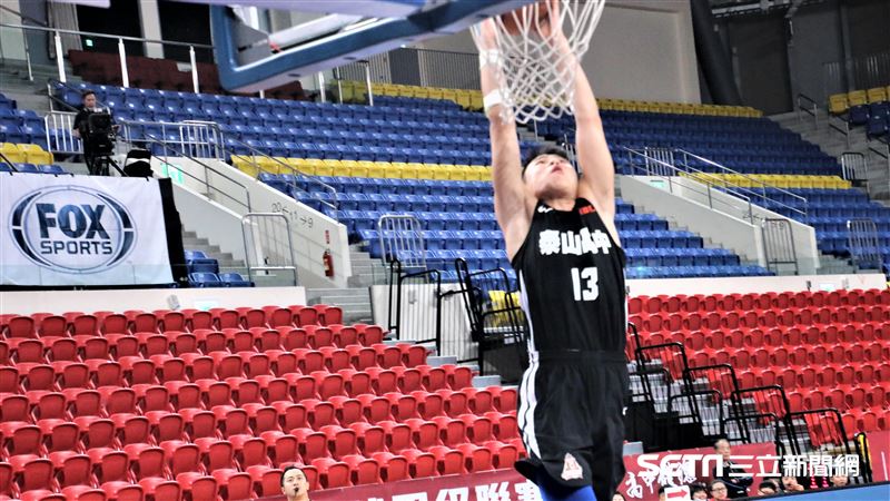 HBL／劉丞勳秀暴扣　率泰山退青年