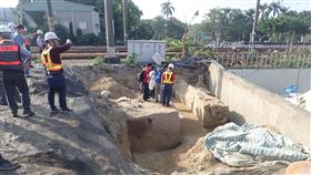 南鐵地下化施工　疑挖到清領台灣府城垣遺跡台南市鐵路地下化工程挖出疑清領時期台灣府城垣遺跡地點位於東區和北區交界，台南市文資處12日指出，文資處已數次邀集專家學者會勘，且要求鐵道局委託考古團隊就出土遺構進行調查，市府及施工單位將審慎處理，不會破壞。（台南市文化資產管理處提供）中央社記者張榮祥台南傳真　109年2月12日