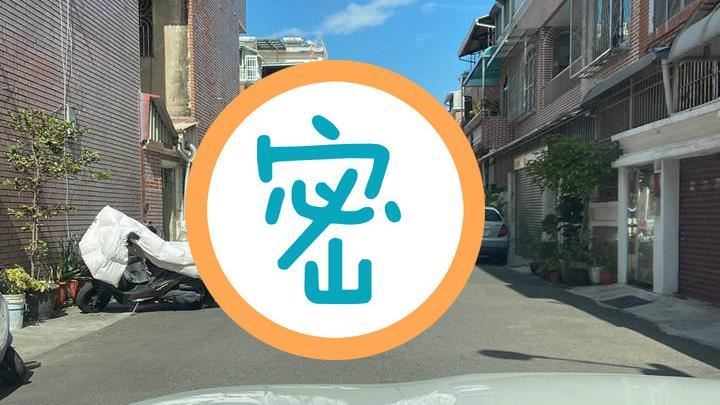 「蓋白布」橫跨路中央　駕駛不敢亂動