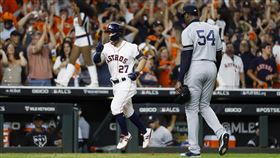 ▲奧圖維（Jose Altuve）在美聯冠軍賽擊出再見全壘打。（圖／美聯社／達志影像）