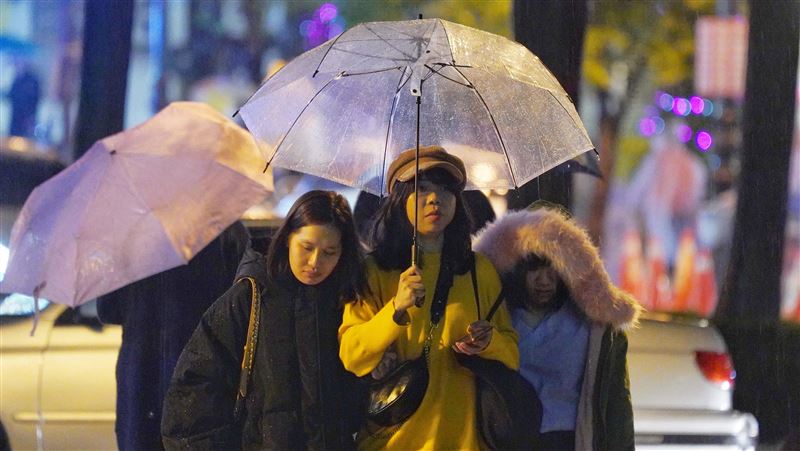 鋒面近西南風增強　午後留意局部大雨