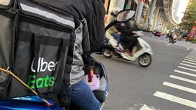 外送員,Ubereats,拖鞋,同行《UberEATS台灣》