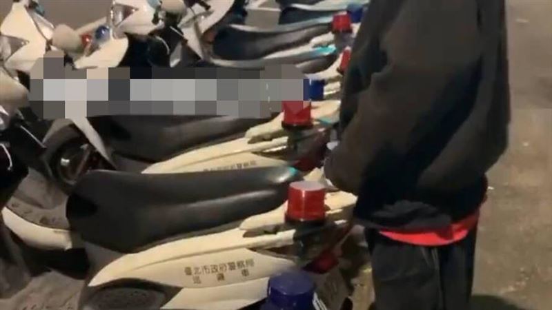 獨／屁孩當街尿警車　當晚臨檢遭活逮