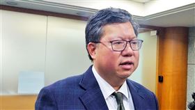 桃市府助紙尿褲工廠申請許可　生產口罩支援防疫為協助武漢肺炎防疫工作推行，桃園市長鄭文燦指示市府經發局及衛生局協助蘆竹區一家紙尿褲工廠申請醫療器材製造許可證，利用紙尿褲與口罩相似的材料與製程，盼將部分產線用以生產口罩，支援國內防疫所需。中央社記者吳睿騏桃園攝  109年2月12日