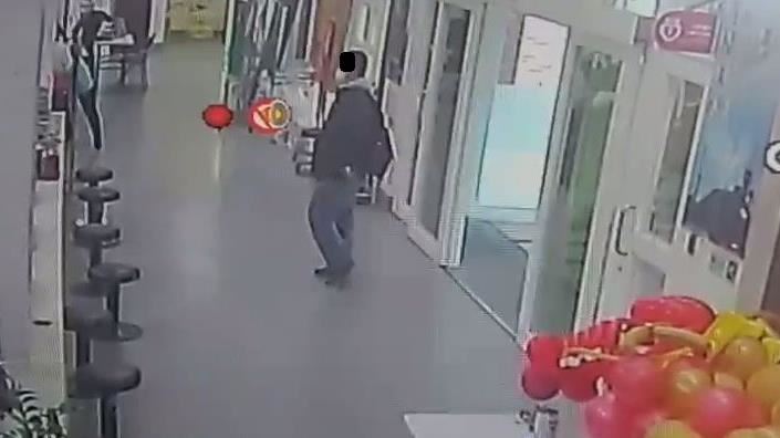 運將拒載　遊陸男步行44公里畫面曝