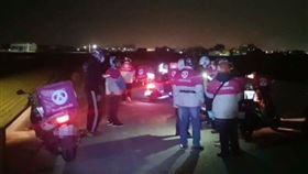 怎麼有這麼可惡的人！雲林縣斗六市的熊貓外送員，從10日起已連續3日遇上惡搞棄單！外送元送餐到指定地點卻找不到訂餐者，還眼見其他同事們陸續抵達。離譜的是，11日晚上，甚至同時有20名以上外送員遭惡整，都被騙到一處黑漆漆、罕有人煙的田野間，讓外送員自我調侃「我們這是在車聚嗎？」