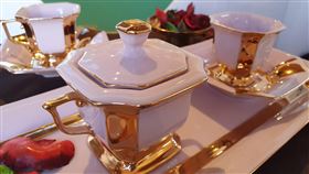 屏東咖啡杯珍藏品特展（1）屏東縣政府文化處配合西洋情人節，14日起在屏東演武場舉行咖啡杯特展，展出德國麥森、奧地利施華洛世奇和台灣法藍瓷等國際知名的瓷器品牌珍藏品。中央社記者郭芷瑄攝  109年2月13日