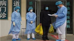 確診男害慘117人　一出院秒遭逮捕,武漢肺炎,感染（圖／翻攝自愛青島）