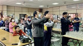 中華醫大進社區宣導正確洗手觀念中華醫事科技大學社會責任實踐計畫團隊，13日在仁德里活動中心舉辦衛教活動，教導里民如何正確洗手。（中華醫事科大提供）中央社記者楊思瑞台南傳真  109年2月13日