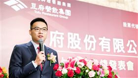 豆府跨入非韓品牌　第4季挹注動能旗下有「涓豆腐」等韓式餐廳品牌的豆府累計前3季合併營收創歷史同期新高，看好第4季將有越南與泰國新品牌加入挹注業績。圖為豆府董事長吳柏勳。（豆府提供）中央社記者江明晏傳真　108年10月15日