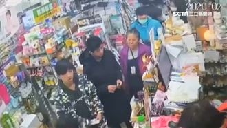 阿婆排口罩突回家尿尿　回來插隊男怒