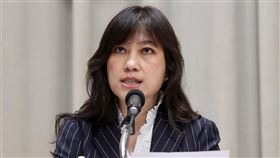 政院拍板  500億助觀光交通業振興紓困行政院會13日拍板因應武漢肺炎衝擊產業的紓困措施，其中交通部對觀光產業及交通運輸業紓困方案共籌編約新台幣142.3億元，加上觀光復甦與升級轉型，總計投入約500億元。圖為行政院發言人Kolas Yotaka出席院會後記者會說明相關內容。中央社記者張皓安攝  109年2月13日