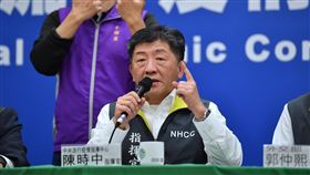 陳時中出席疫情指揮中心記者會中央流行疫情指揮中心13日下午舉行記者會，指揮官、衛福部長陳時中（圖）在會中指出，台灣第10例罹患武漢肺炎（COVID－19，2019年冠狀病毒疾病）的病患，已經解除隔離。中央社記者王飛華攝  109年2月13日