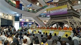 軍人濫射事件後百貨公司重新營業泰國東北部呵叻府一名軍人掃射平民後逃進百貨公司　Terminal 21，這一家百貨公司13日請佛教僧侶祝禱後重新營業。（泰國商業部提供）中央社記者呂欣憓傳真 109年2月13日