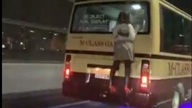 高速公路驚見少女趴車尾！日男大驚報警　沒想到她竟然是…