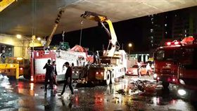 高雄,車禍,值勤,消防車,小隊長,貨車,翻覆