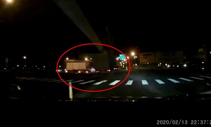 撞擊瞬間曝光　水箱車車禍釀1死4傷