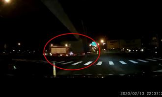 撞擊瞬間曝光　水箱車車禍釀1死4傷