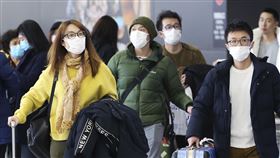 中國武漢肺炎／旅客在機場都戴著口罩
（圖為日本中部機場）