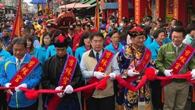 台南佳里金唐殿香科　蜈蚣陣開館剪綵台南市佳里區金唐殿舉辦庚子香科醮典，14日由台南市長黃偉哲（前中）等人為百足真人蜈蚣陣開館剪綵。中央社記者楊思瑞攝　109年2月14日