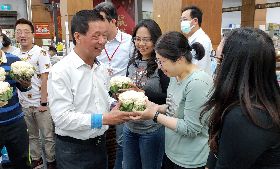 西洋情人節  台東市長送花椰菜