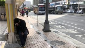 台北市汪姓男子飛車搶奪燒烤店女客手提包遭逮（翻攝畫面）