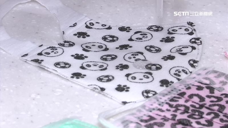 熊貓口罩防水差　民眾質疑能否防飛沫