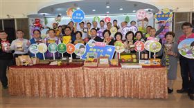 彰化縣府攜手電商平台　促銷在地優質農產彰化縣優質農產品牌「彰化優鮮」14日正式在知名電商平台上架，彰化縣長王惠美（前左6）表示，「彰化優鮮」品牌產品都有認證，品質有政府保證，歡迎消費者多加選購。中央社記者蕭博陽彰化縣攝　109年2月14日