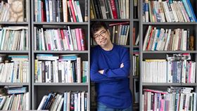 韓作家寫MERS風暴　談病毒擴散絕非個人錯誤南韓作家金(王卓)桓以MERS風暴為本，撰寫新作「我要活下去：韓國MERS風暴裡的人們」一書，對染病者受到排擠，他表示，傳染病擴散絕不是個人的錯誤，而是系統出現問題；跨國境的合作才是最重要的。（時報文化提供）中央社記者陳政偉傳真　109年2月14日