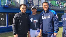 彭政閔拜訪西武獅，與吳念庭、橫田久則合影。（圖／翻攝自彭政閔ＩＧ）