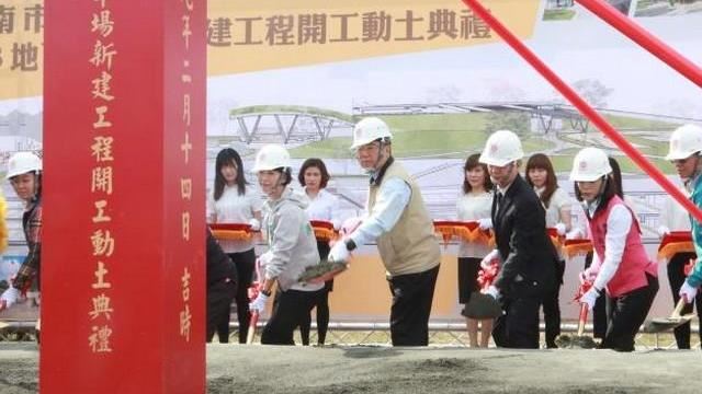 黃偉哲：台南體3立體停車場動土