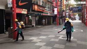 台北市環保局在西門商圈進行消毒工作。（圖／記者楊忠翰拍攝）
