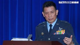 空軍司令部督察長黃志偉少將說明有關UH-60M黑鷹直升機失事黑盒子解讀報告。（記者邱榮吉/攝影）
