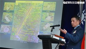 空軍司令部督察長黃志偉少將說明有關UH-60M黑鷹直升機失事黑盒子解讀報告。（記者邱榮吉/攝影）