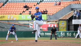 ▲富邦悍將投手游霆崴春訓練習賽登板。（圖／富邦悍將球團提供）