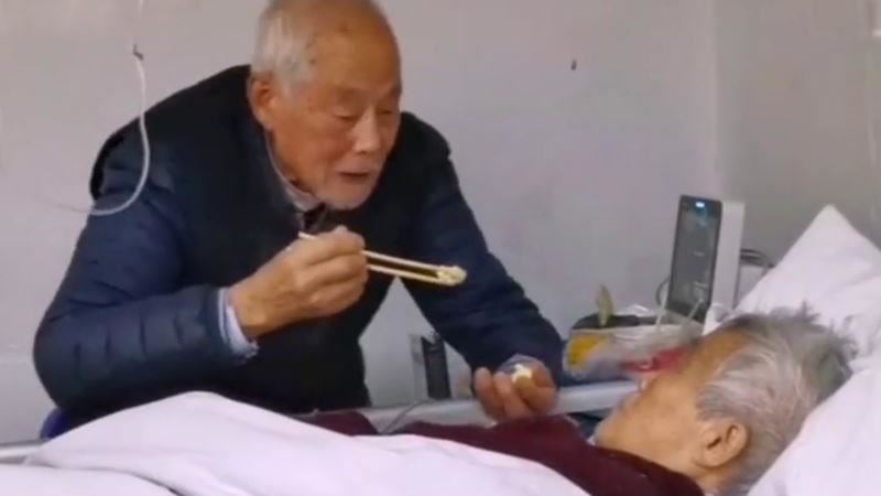 雙雙感染…八旬爺提點滴探望老伴