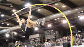 ▲瑞典Armand Duplantis再度打破室內撐竿跳高的世界紀錄。（圖／美聯社／達志影像）