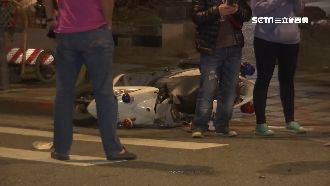 深夜巨響　南港警取締違規遭轎車撞上