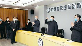 中共總書記習近平10日到北京地壇醫院視察。（圖／翻攝自求是微博）