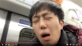 南韓YouTuber假裝得武漢肺炎，咳嗽拍片遭撻伐。（圖／截圖自YouTuber）