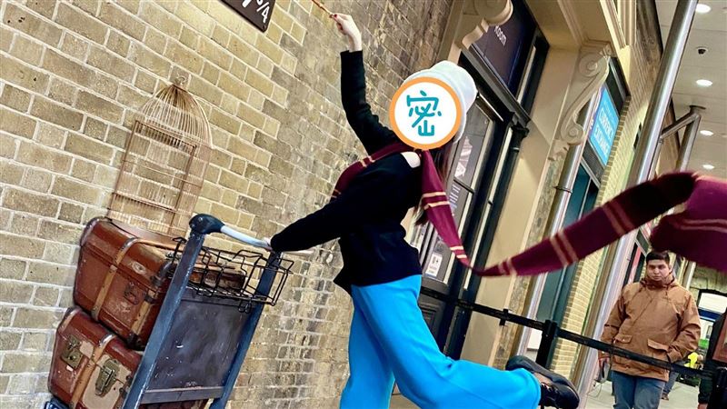 女星巴黎嚇破膽　遇成群男圍攻吹口哨