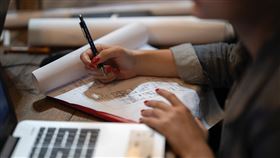 讀書，翻攝自ｐｉｘａｂａｙ