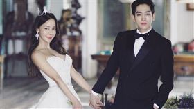 美魔女Mina去年閃嫁男團「SoReal」成員柳弼立，相差17歲被稱母子戀。（圖／翻攝自微博）