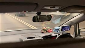 香港,白牌車,白布,滑手機,直播(圖／翻攝自巴打絲打Facebook Club)