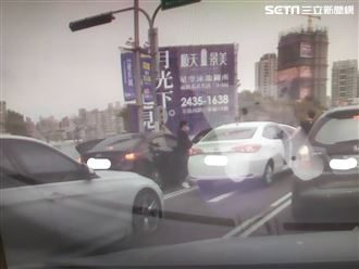 街頭夾擊劫千萬　畫面曝比電影還誇張