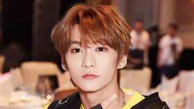 口罩詐騙。就在被捕前一天，大陸藝人黃智博還在微博上發文武漢加油。（圖／翻攝自黃智博微博）