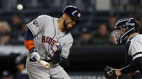 太空人球員遭觸身球。（圖／路透社／達志影像）