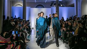 台灣品牌Syzygy新作倫敦獲迴響台灣新銳設計師高元龍和李毓瑋創辦的服裝品牌Syzygy於15日在倫敦發表新作「水星凌日」，獲廣大迴響。（Syzygy提供）中央社記者戴雅真倫敦傳真　109年2月16日