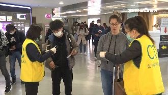 紐約返國旅客咳嗽　防疫員直送採檢站